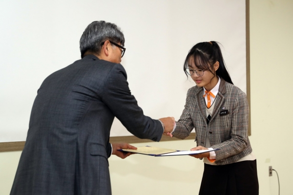 초․중․고등학생 60명에게 장학금을 전달
