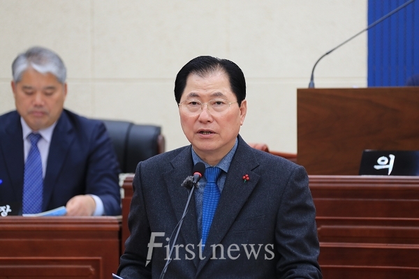 신우철 완도군수는 10일 열린 제275회 완도군의회 제2차 정례회에서 시정연설을 통해 내년도 군정 운영방향을 제시했다.