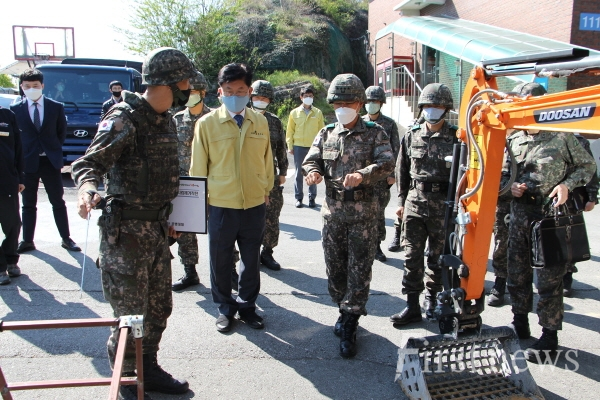 강인규 나주시장, 금성산 지뢰 제거 현장 방문·격려