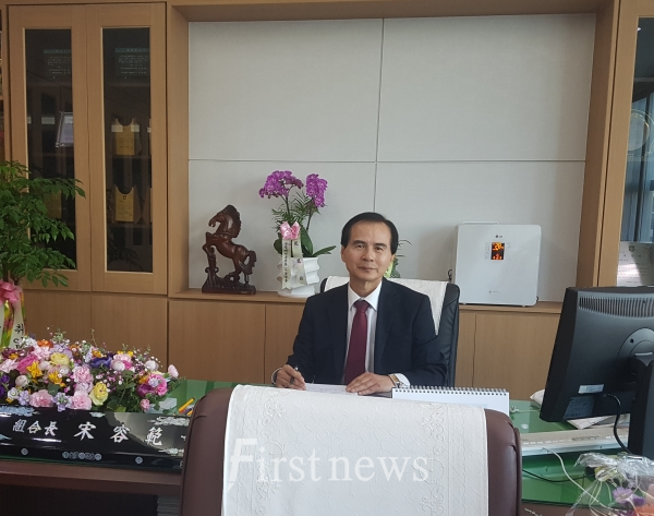 사진=퍼스트뉴스 최원창본부장과 신년 기자회견을한 송용범 서대전농협 조합장
