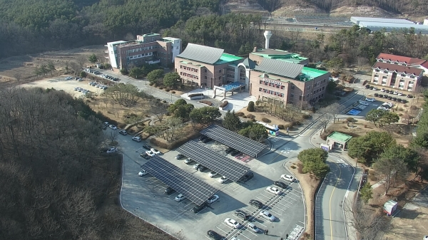 태양광 발전 설비를 설치한 충남인재개발원 전경.(사진=충남인재개발원)