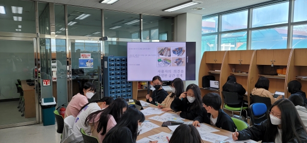 건양중학교가 사용자 참여 설계수업을 하는 장면(사진=충남교육청)