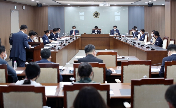 충남도의회 운영위가 15일 제340회 임시회 1차 회의를 열고 있다.(사진=충남도의회)
