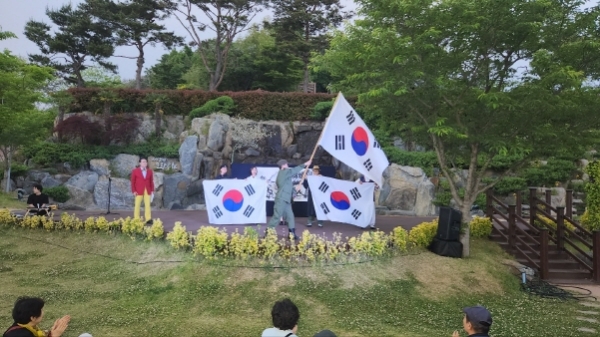 시극 공연 장면