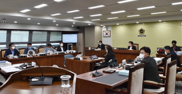 충남도의회 행문위가 20일 제340회 임시회 제3차 회의 열고 있다.(사진=충남도의회)
