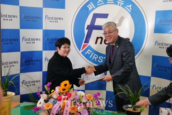 사진 왼쪽= 황혜연 문화본부장 사령