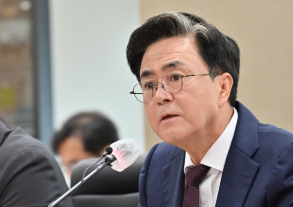 김태흠 지사가 13일 도청 중회의실에서 열린 제47차 실국원장회의를 주재하고 있다.(사진=충남도)