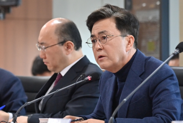 김태흠 지사가 13일 도청 상황실에서 열린 제50차 실국원장회의를 주재하고 있다.(사진=충남도)