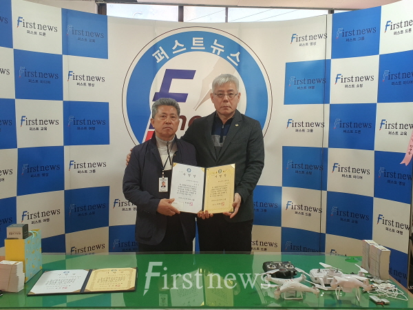 신혁우 기자 사령장 수여