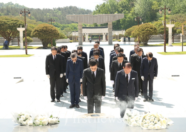 국립5·18민주묘지 참배