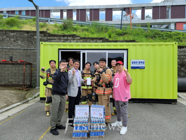 ​전국소방기술경연대회 화재·구급·구조 분야에 참가하는 소방공무원들을 방문하고 격려금과 음료 등 전달​