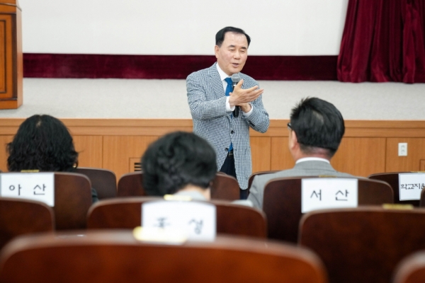 7일 충남교육연수원에서 진행된 ‘2024 교육복지 지원사업 사업관계자 연수’에서 김지철 교육감이 인사말을 하고 있다.(사진=충남교육청)