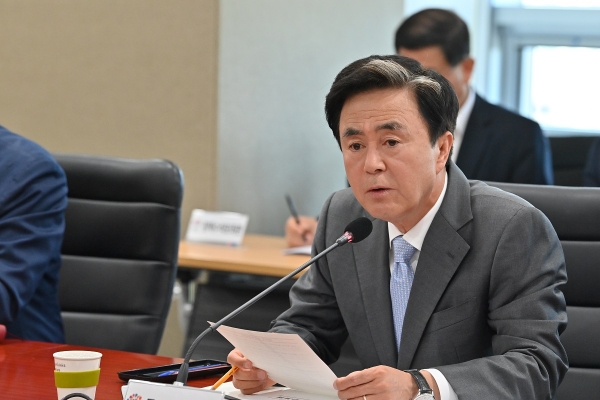 김태흠 지사가 13일 도청 중회의실에서 제59차 실국원장회의를 주재하고 있다.(사진=충남도)