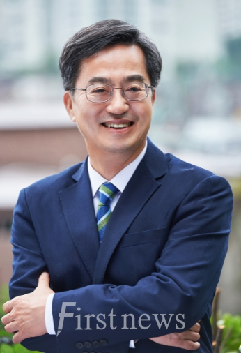경기도 신임 정책수석, 안정곤 신임 비서실장, 김남수 신임 정무수석, 김달수 신임 협치수석, 이성 신임 행정특보 이상5명 임명
