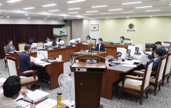 충남도의회 행정문화위원회가 12일 제352회 정례회 제2차 회의를 열고 있다.(사진=충남도의회)