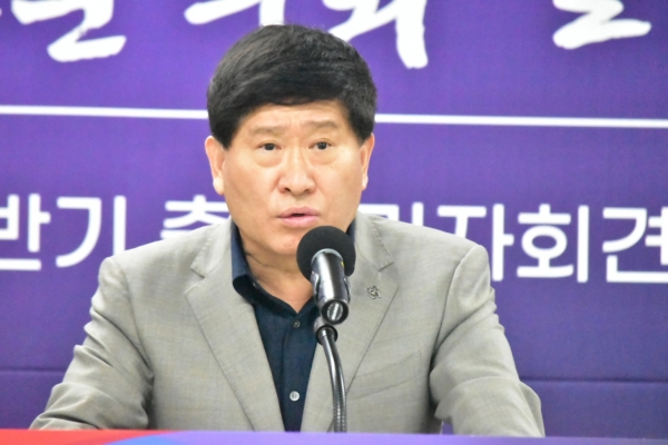 홍성현 의장이 11일 대회의실에서 제12대 후반기 의회 출범 기자회견을 하고 있다.(사진=김기룡 기자)
