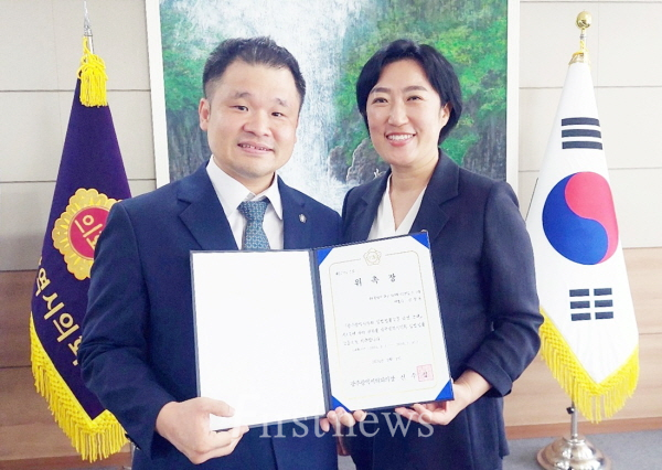 사진=오른쪽부터 신수정 광주광역시의회 의장과 김경은 법률사무소 인의 김경은 대표 변호사