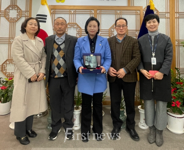 경기도의회 정윤경 부의장, ‘축산농가 발전에 기여’ 감사패 받아