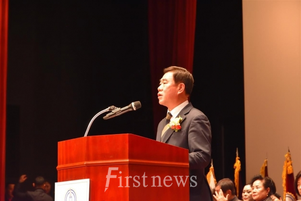 49대 성남시호남향우회 강성구 의장이 취임사을 하고 있다.