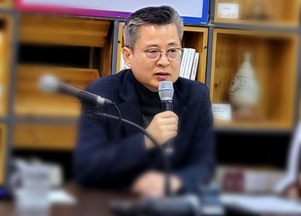 김범수 도 문화체육관광국장이 19일 도청 프레스센터에서 기자간담회를 열고 있다.(사진=김기룡 기자)