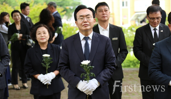 518기념식 윤병태 시장 헌화