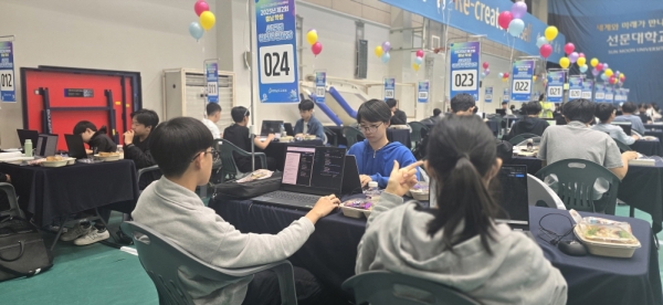 AI 코딩 창의력 한마당에 학생이 참여하고 있는 모습.(사진=충남교육청)