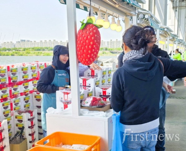 장성군이 오는 15일 서울 잠수교 뚜벅뚜벅축제에서 농특산물 직거래장터를 연다