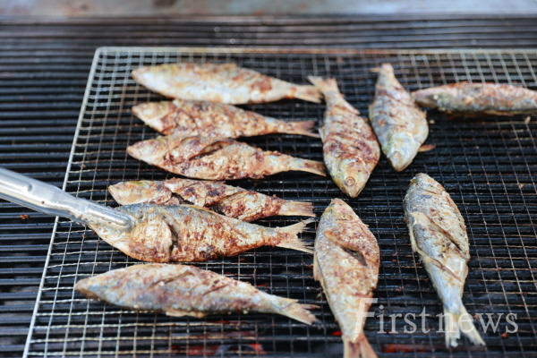 보성군, 숯불 위 전어 고소한 향에 발길 멈춰