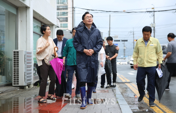 윤병태 나주시장이 지난 7월 집중호우로 침수된 금천면 소재지 일원을 긴급 점검
