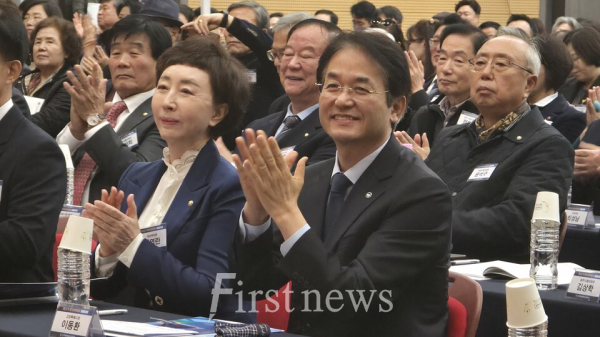 이동환 고양특례시장은 “지역 차원의 통일 기반 조성을 위해 민주평통과 긴밀히 협력하겠다”고 밝혔다.